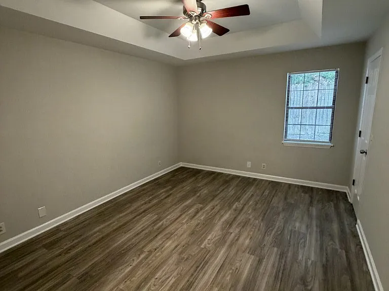 302 Hillside Ct — Photo 7