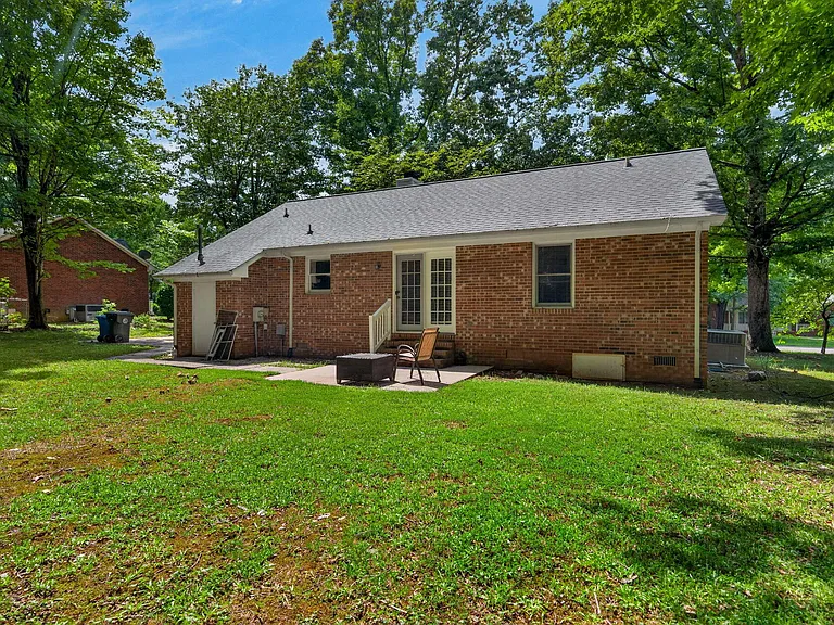 1249 Skyview Dr — Photo 29