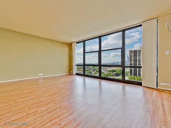 2nd image of 3001 S Michigan Ave Unit 1307
