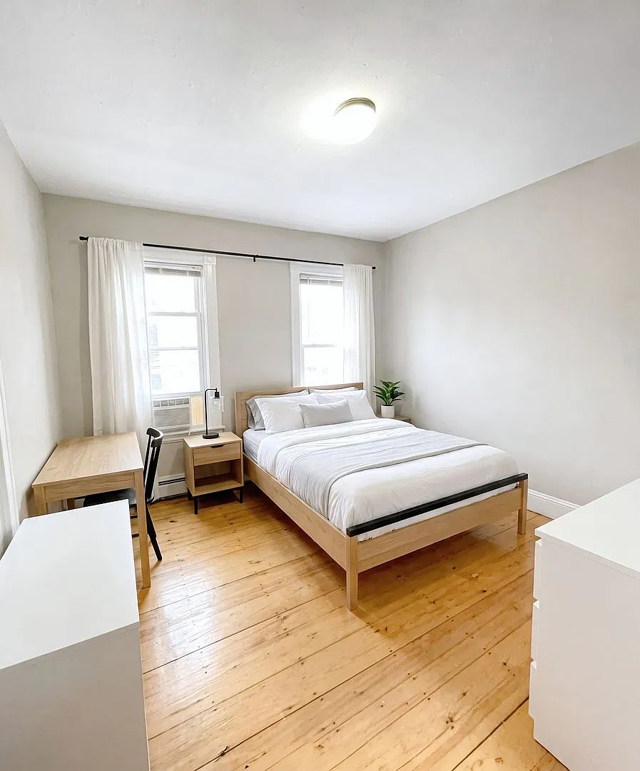Spacious 4 Bed in Mission Hill | In-Unit Laundry | 9/1/27 — Photo 1