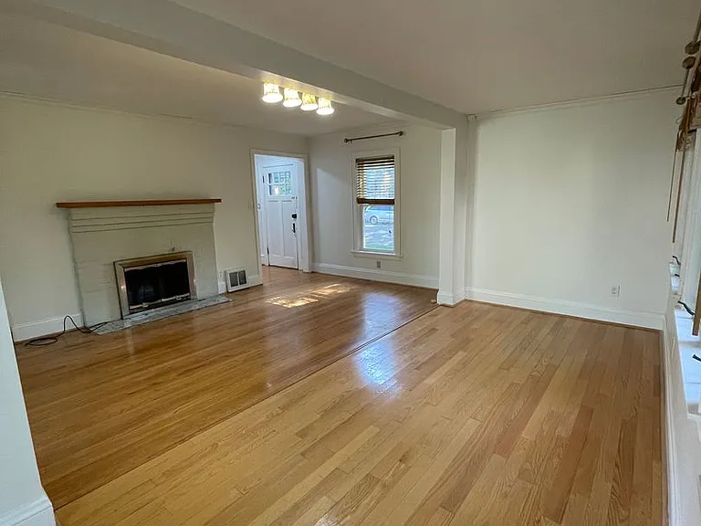 1404 E Park Pl — Photo 12