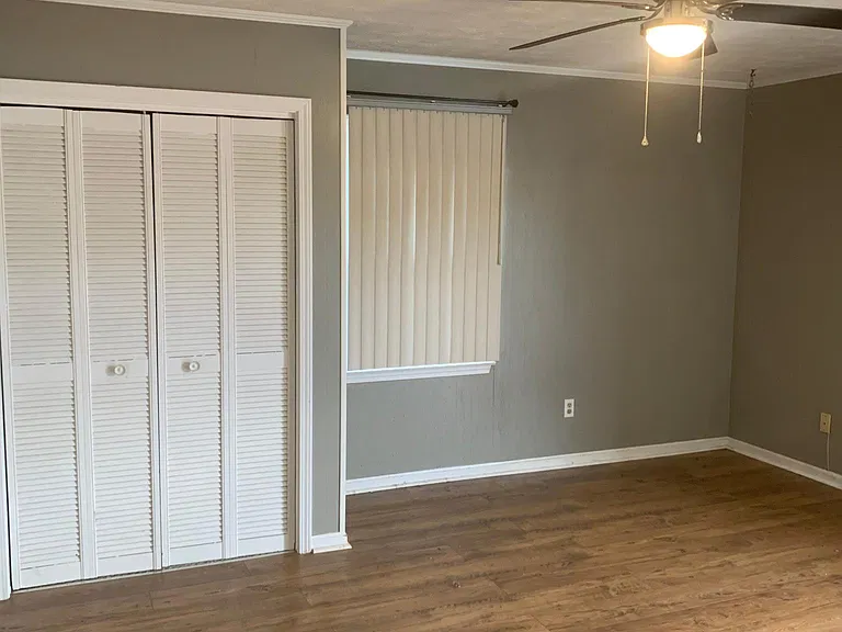 1094 Briarwood Dr — Photo 11