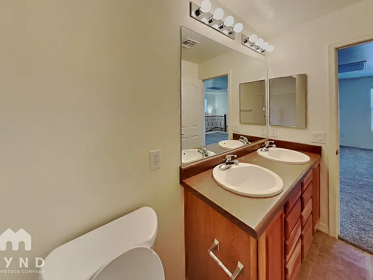 7056 S Greeneyes Ln — Photo 14