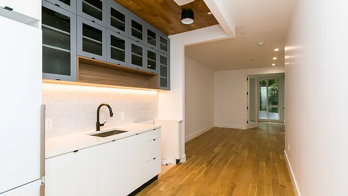 Rented by Nooklyn NYC LLC | media 7