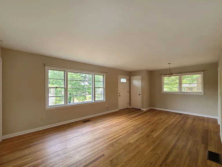3225 Forrest Hills Dr SW — Photo 8