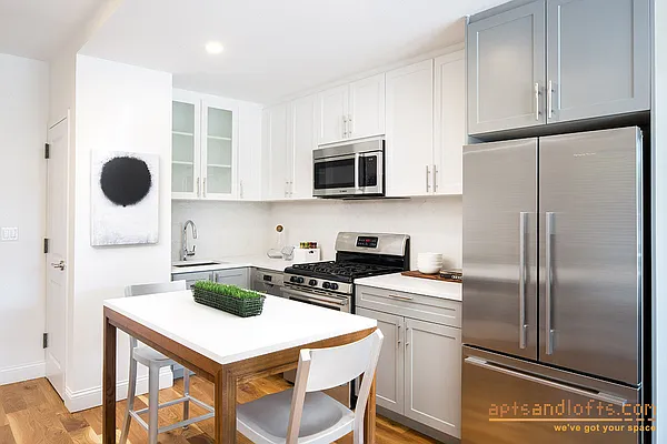 Rented by aptsandlofts.com | media 3