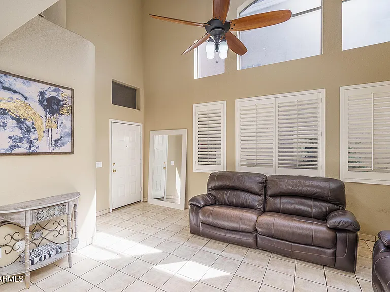 1315 W Escuda Rd — Photo 2
