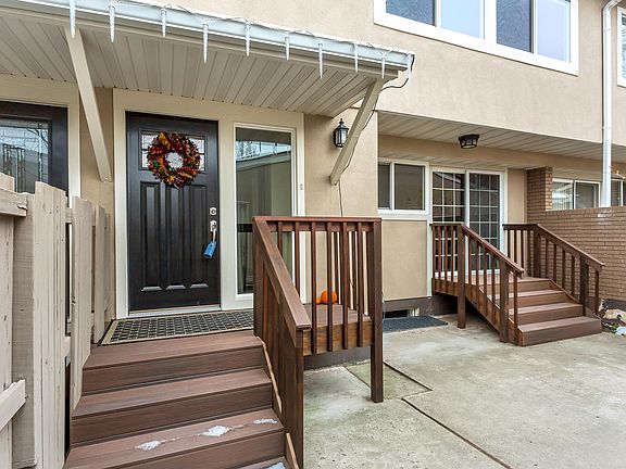 3rd image of 1872 E Monterey Dr