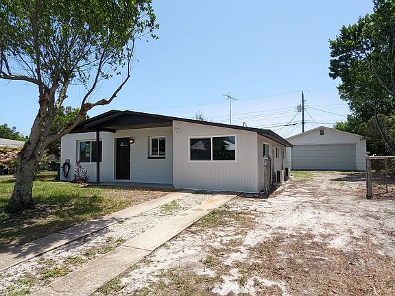 2nd image of 2215 King Richard Rd