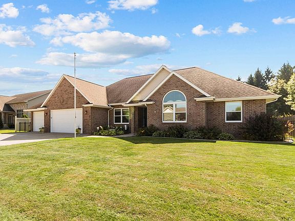 2nd image of 1324 Whispering Pines Ln