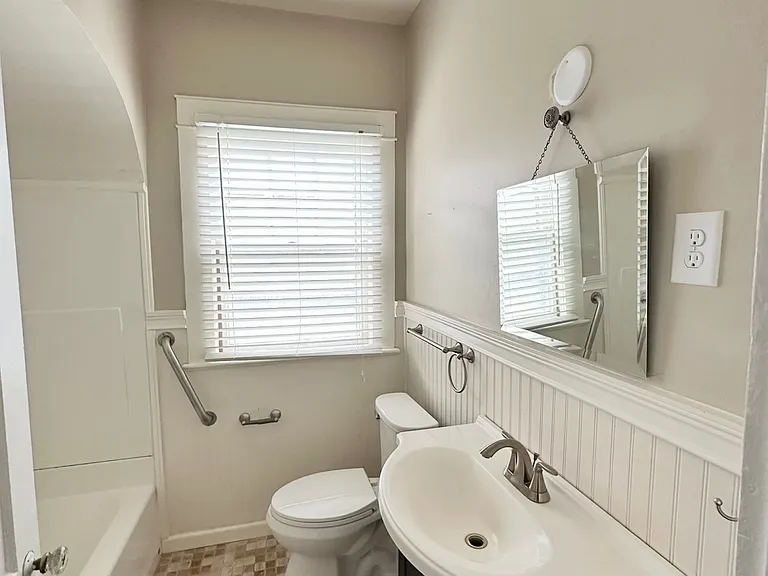 1532 Graymont Ave W — Photo 7