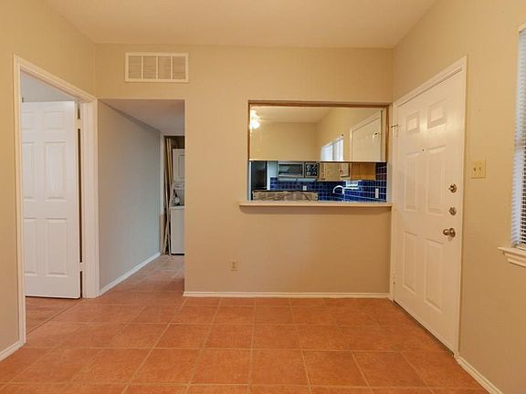 4th image of 706 W 22nd St APT 307