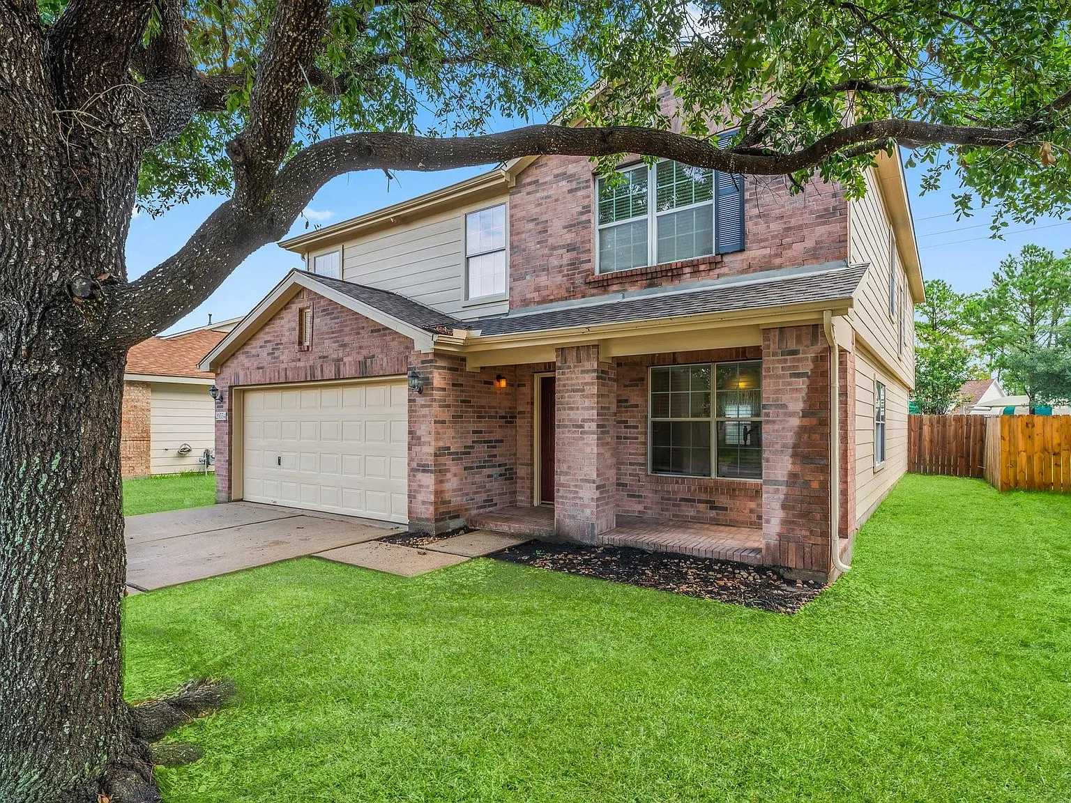 4 bed, 2.5 bath, 2870 sqft, $2,175 — Photo 2