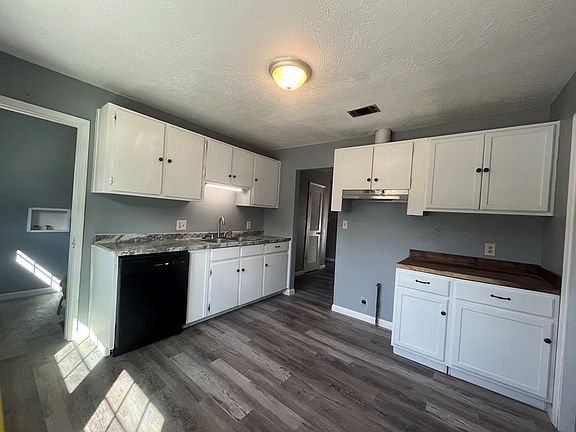 3rd image of 703 Goodall Ave