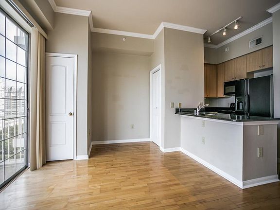 4th image of 3225 Turtle Creek Blvd APT 1438