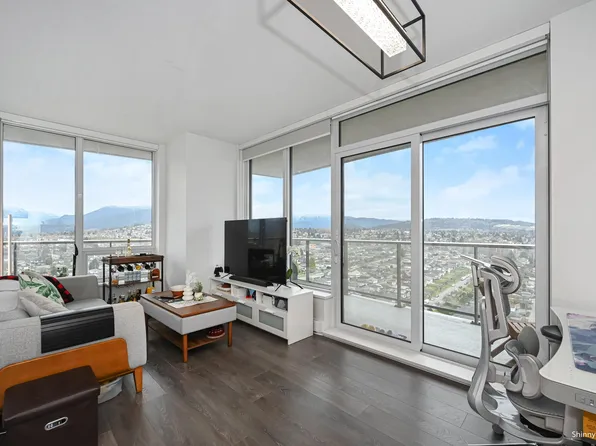 4650 Brentwood Blvd #1911, Burnaby, BC V5C 0M3