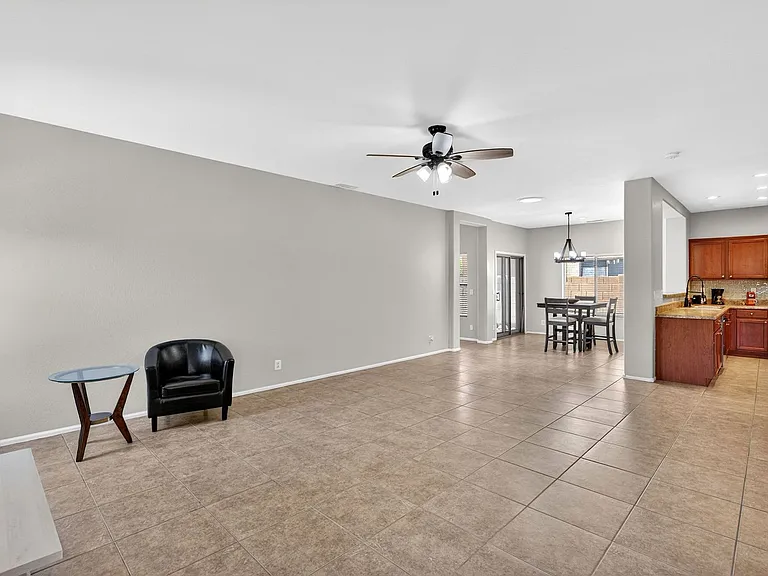 697 W Oak Tree Ln — Photo 31