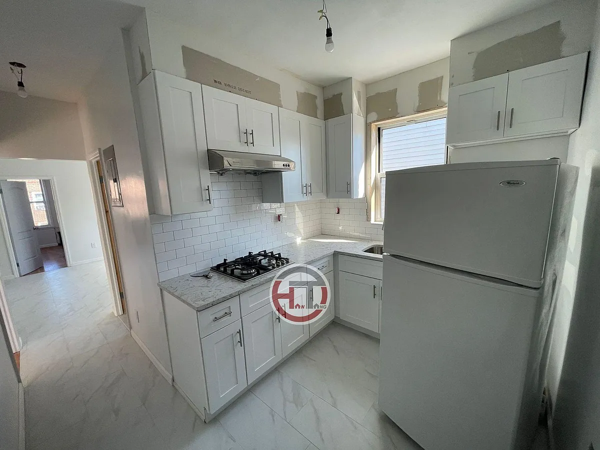 Photo 1 of 5 - 737 Calhoun Ave #2F - Bronx, NY Primary Photo - 737 Calhoun Ave #2F