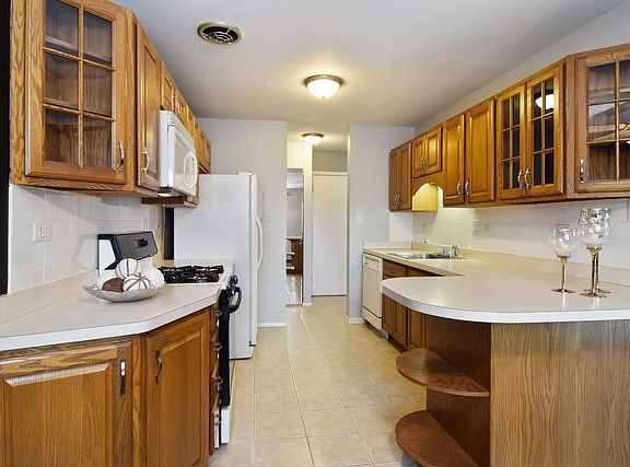 4th image of 2604 N Windsor Dr Unit 102