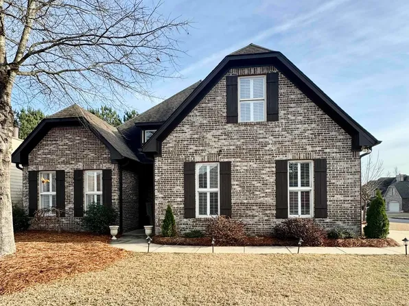 1000 Riviera Dr, Calera, AL 35040