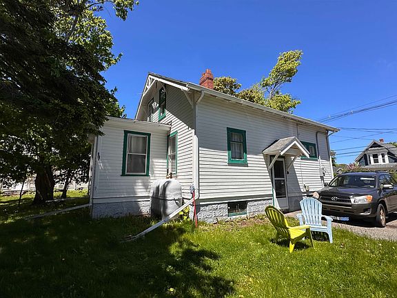 3rd image of 254 Notre Dame St
