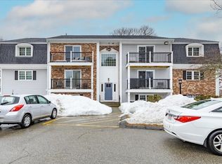 3 Chapel Hill Dr APT 10, Plymouth, MA 02360