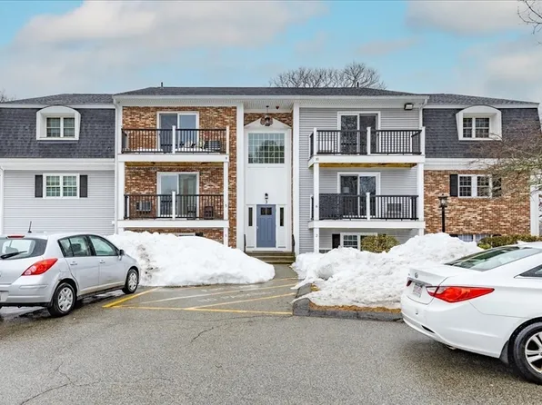 3 Chapel Hill Dr APT 10, Plymouth, MA 02360