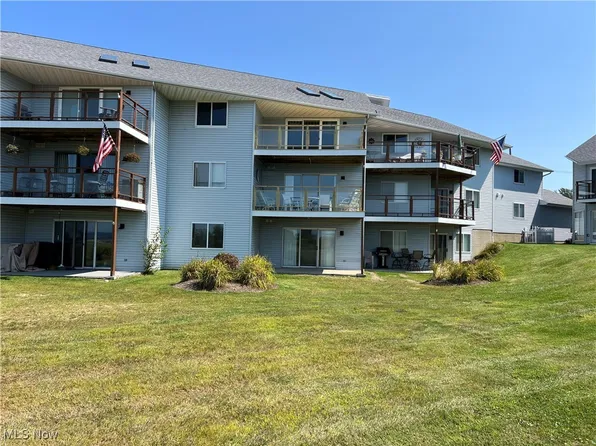 1025 Harbor St APT 25, Conneaut, OH 44030