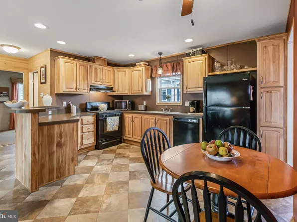 214 Amber Cir, New Holland, PA 17557