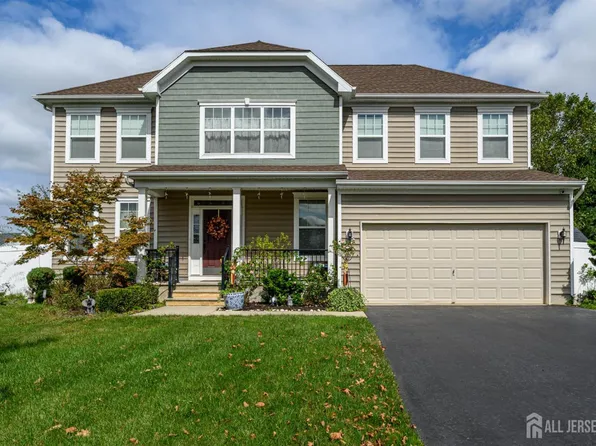 7 Pasteur Ct, East Windsor, NJ 08520