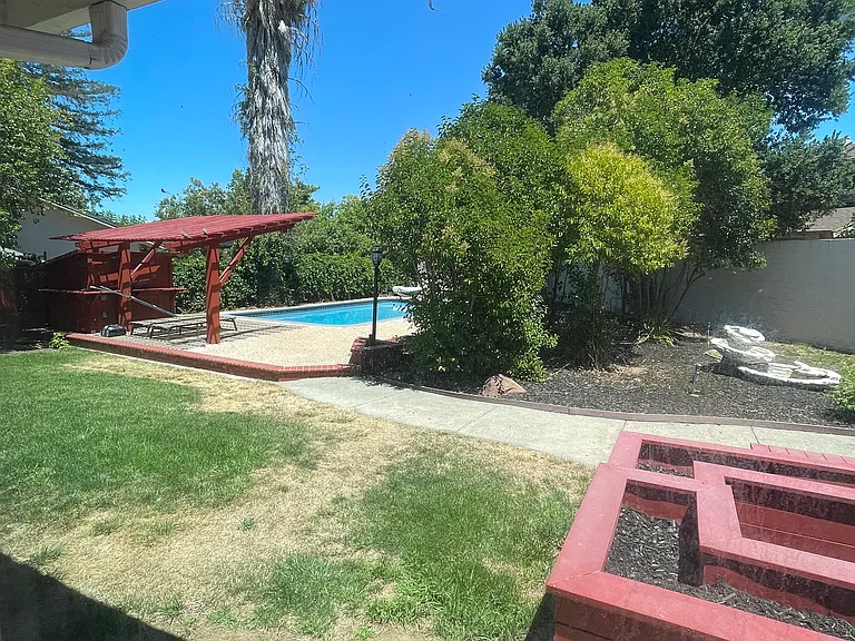 1746 Sattler Dr — Photo 10