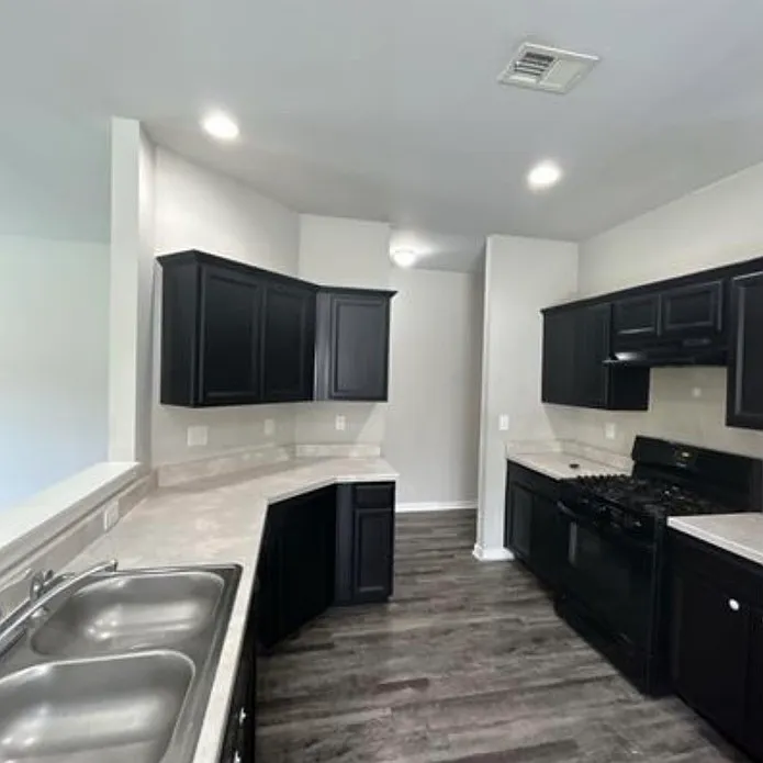 3 bed, 2.5 bath, 1355 sqft, $1,695 — Photo 2