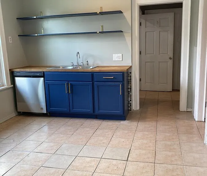 232 Dewitt St #2 — Photo 2