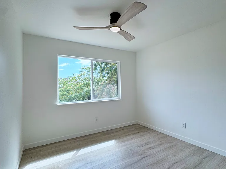 10582 Suzanne Ct — Photo 13