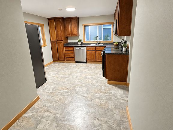 3rd image of 1424 Maple St #1
