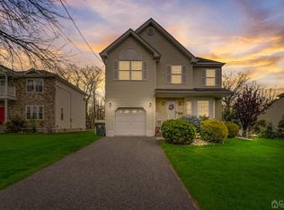 648 Ridgedale Ave, Woodbridge, NJ 07095