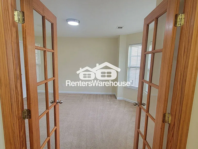 118 Laughlin Dr — Photo 4