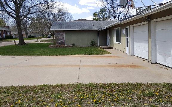 2nd image of 601 Woodland Dr