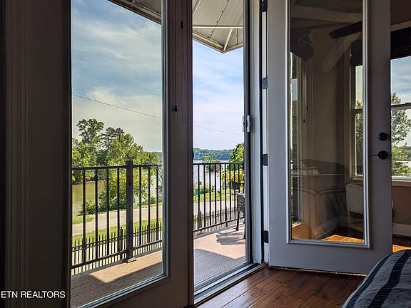 3rd image of 3518 Harbor View Way