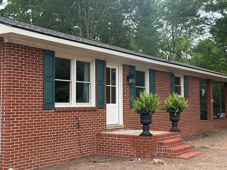 110 Marshall Rd — Photo 1