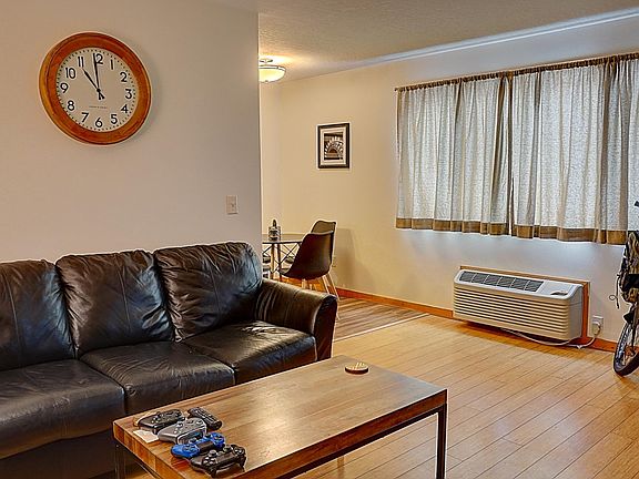 224 Living Room to Dining 1