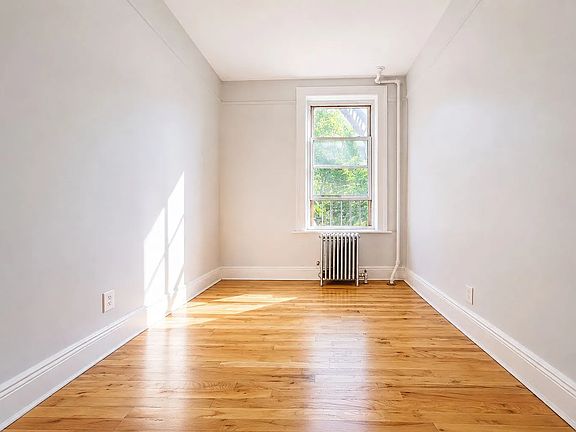 4th image of 1556 Atlantic Ave #2L