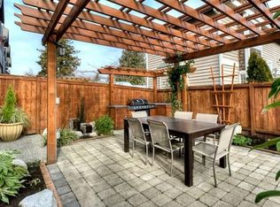 1010 NE 96th St, Seattle, WA 98115