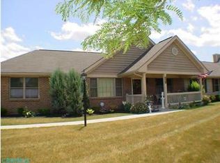 563 Richmond Dr, Pataskala, OH 43062