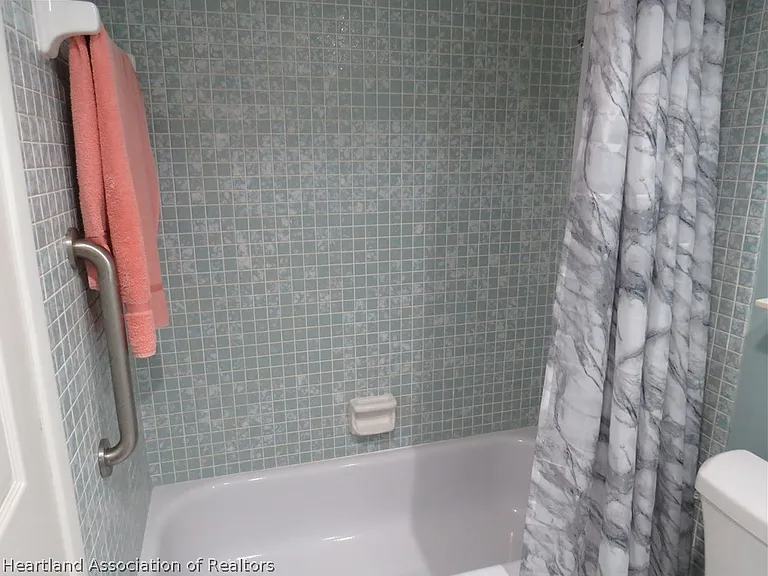 121 Country Club Dr #302 — Photo 25