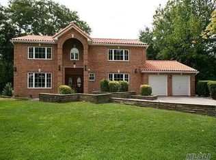 16 Gallatin Dr, Dix Hills, NY 11746