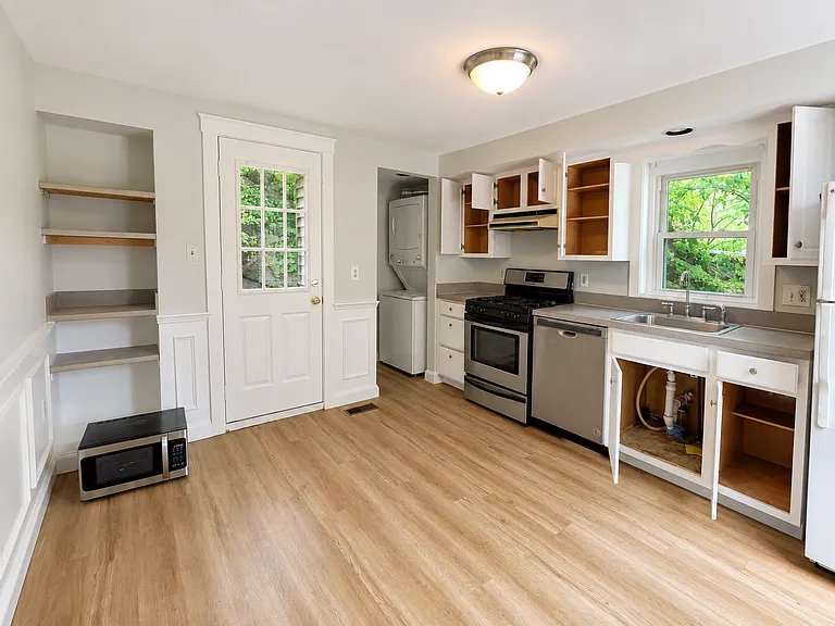289 Granite St — Photo 2