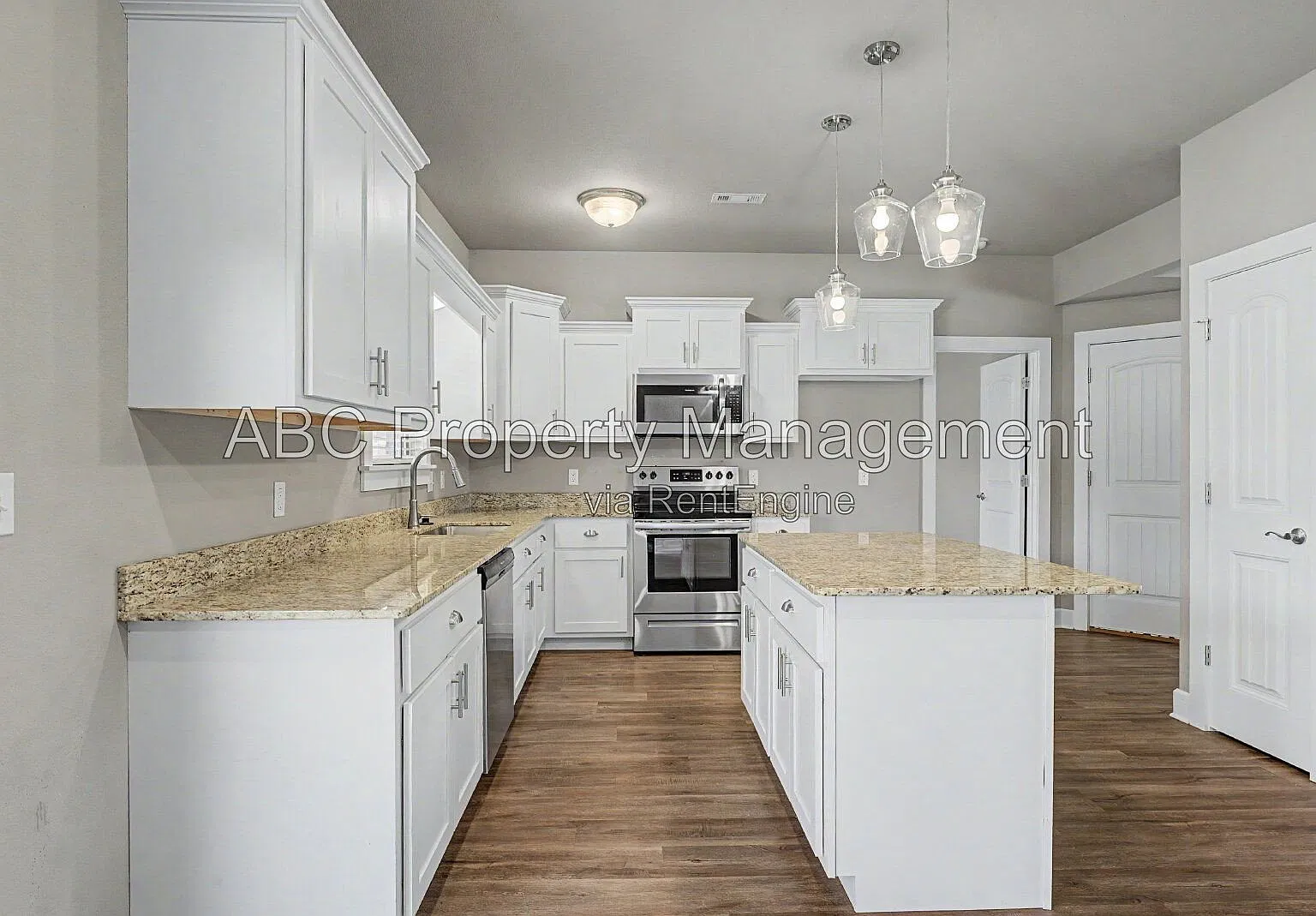 3 bed, 2.0 bath, 1550 sqft, $1,700 — Photo 2