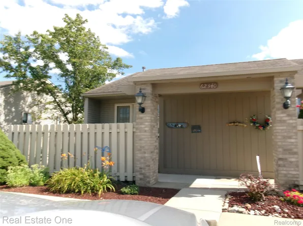 62340 Arlington Cir #1, South Lyon, MI 48178