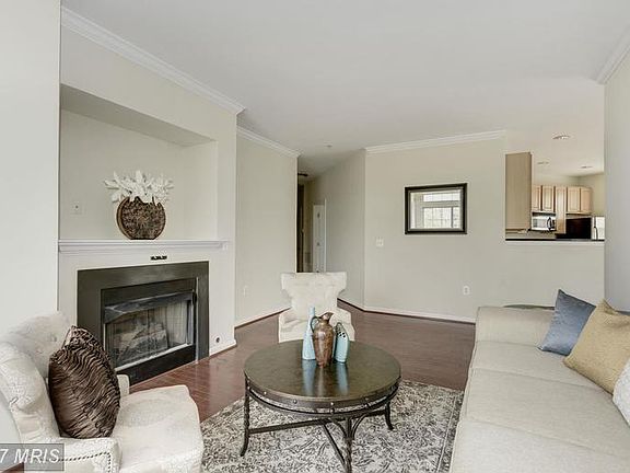 4th image of 2465 Army Navy Dr #1411